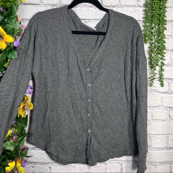 ¥💙2/$40💙NWT SO Grey Long Sleeve Button Down Lightweight Cardigan Size Small - Picture 4 of 16